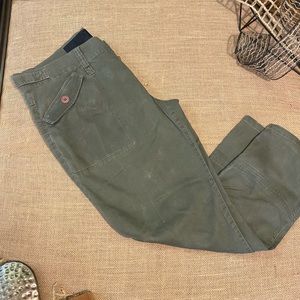 EUC Joe’s Low Rise Cargo Capris in Army Green Size 8